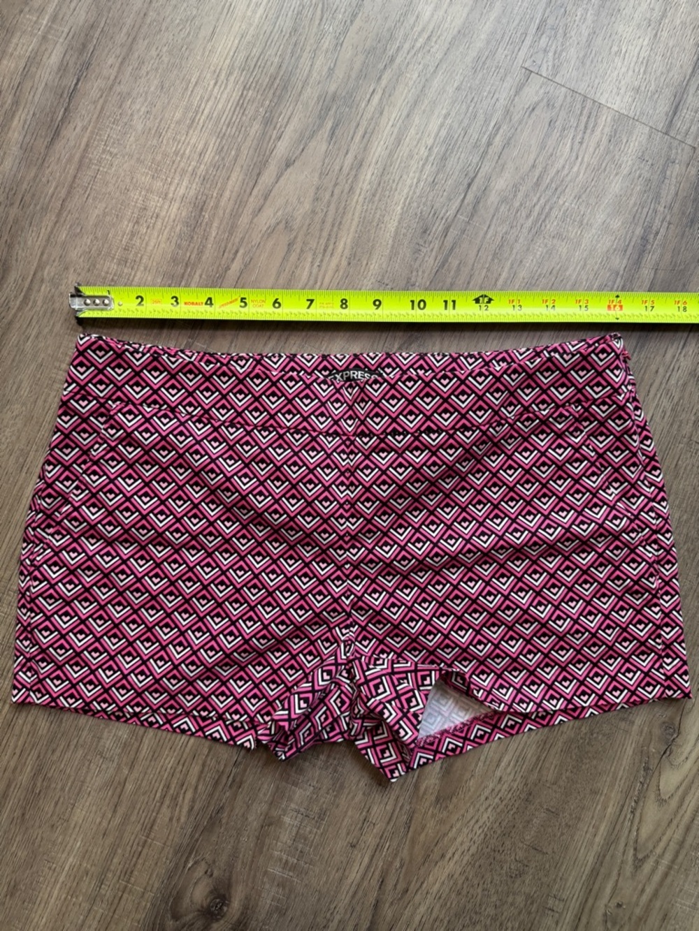 Express Pink Geometric Side Zip Casual Shorts - Size 8 - Picture 4 of 10